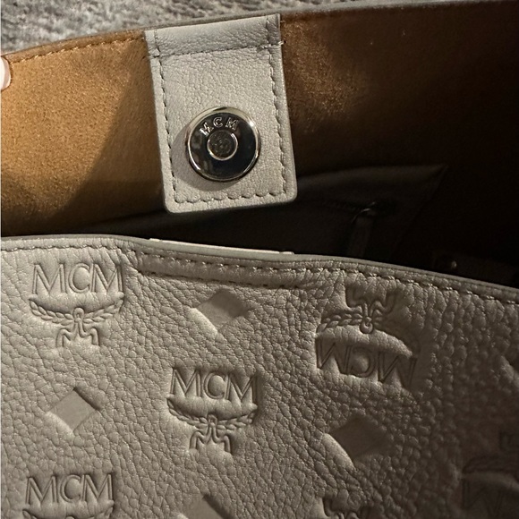 МСМ Leather Visetos Embossed Tote - Picture 9 of 12